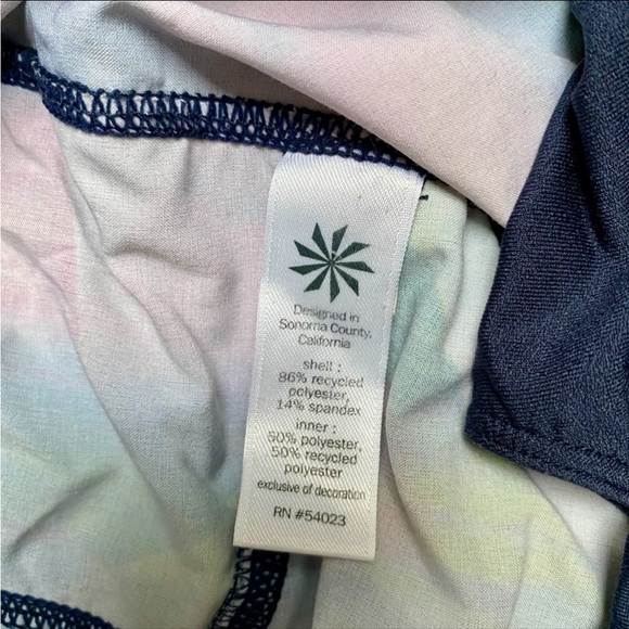 Athleta Tropea Ready Set Multi Watercolor Running Workout Shorts Size Medium - Picture 12 of 12